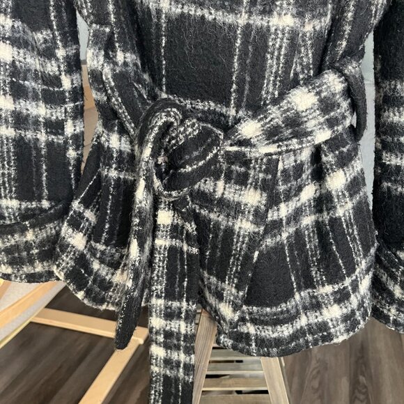 Black and White Zara Coat with belt and high collar. - Picture 3 of 10